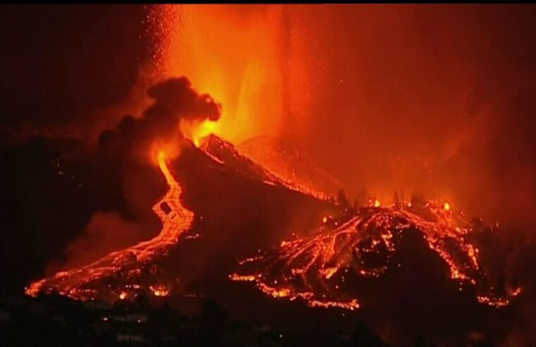 Imagens da lava do vulcão Cumbre Vieja, nas Ilhas Canárias, impressionam o mundo