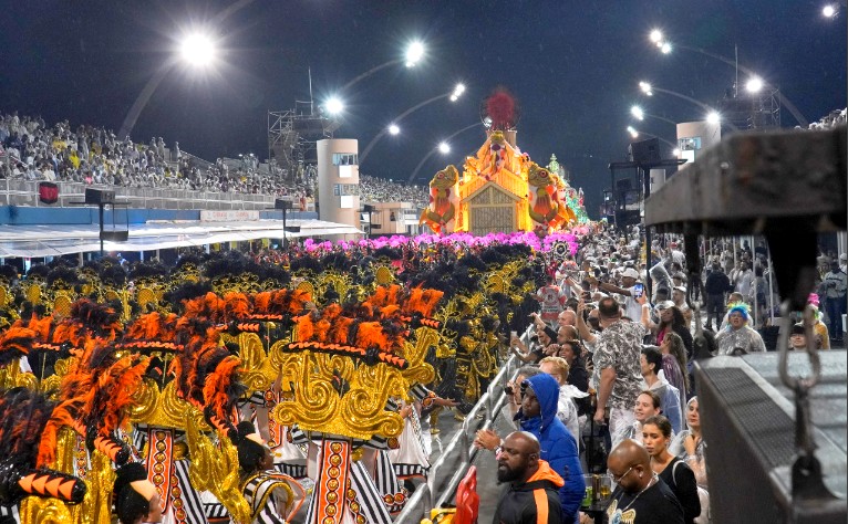 A Magia Continua No Carnaval 2024 de SP: Vai-Vai, Tom, Mocidade, Gaviões, Império e  Tucuruvi Brilham na 2ª Noite de Desfiles