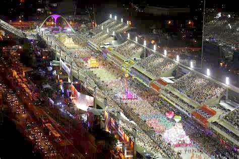 Carnaval 2024 no RJ: Sapucaí Pronta para Receber os Desfiles Inesquecíveis das Escolas de Samba.