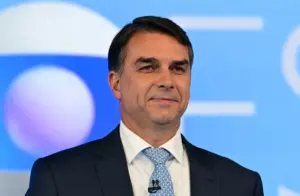 Flavio Bolsonaro Fugiu: Senador Foge Para os EUA Pela Argentina
